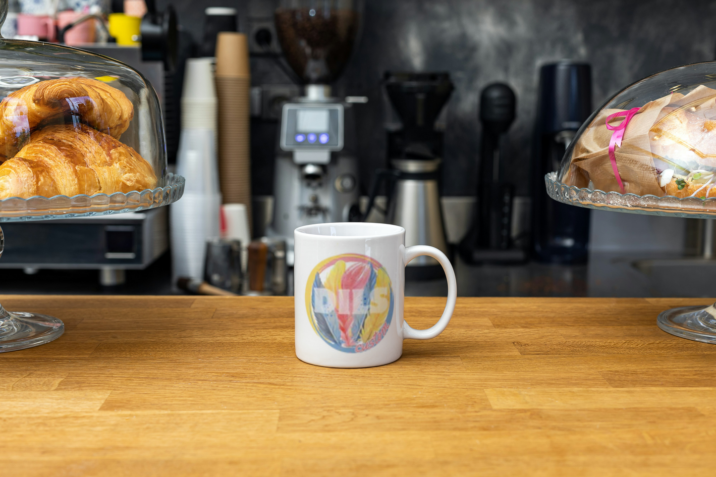 Taza con logo personalizado